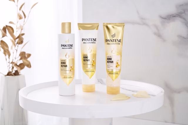 Pantene představuje novou řadu Molecular Bond Repair s vyživujícími perlami Pro-V