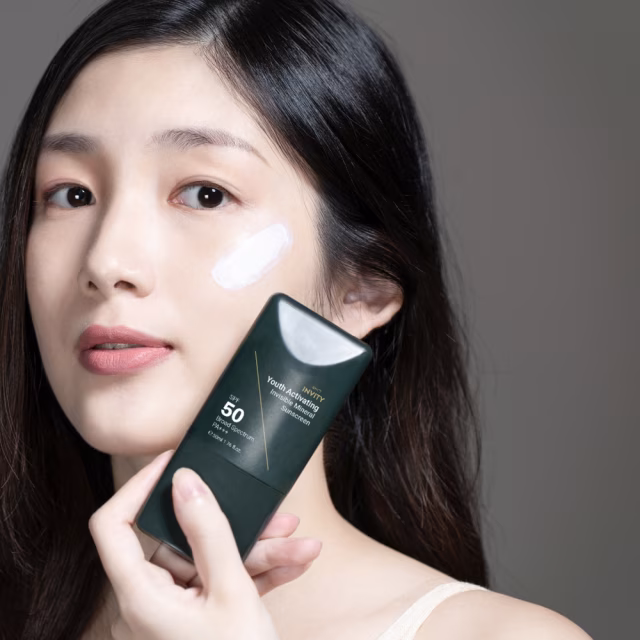 Ochrana pleti po celý rok: INVITY Youth Activating Invisible Mineral Sunscreen