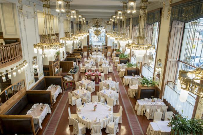 Francouzská restaurace Art Nouveau