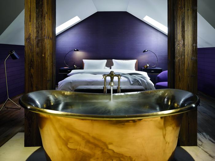 Suite Library Bathtub